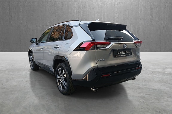Toyota RAV4 Plug-in Hybrid 3 of 20