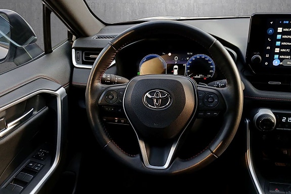 Toyota RAV4 Plug-in Hybrid 10 of 20
