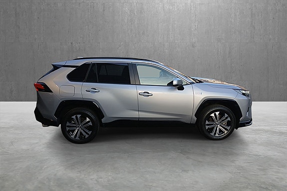 Toyota RAV4 Plug-in Hybrid 6 of 20