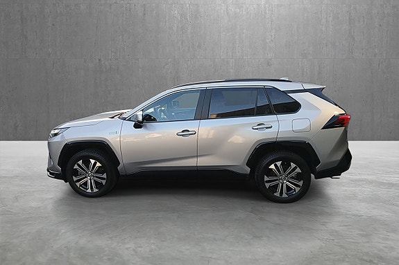 Toyota RAV4 Plug-in Hybrid 2 of 20