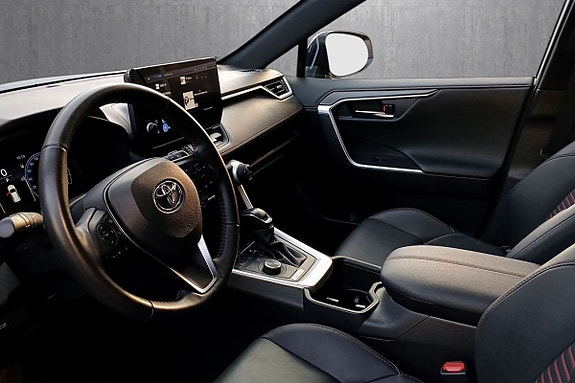 Toyota RAV4 Plug-in Hybrid 9 of 20