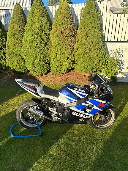 Suzuki GSX-R 1000 2 of 12