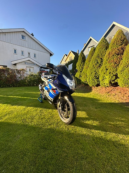 Suzuki GSX-R 1000 4 of 12
