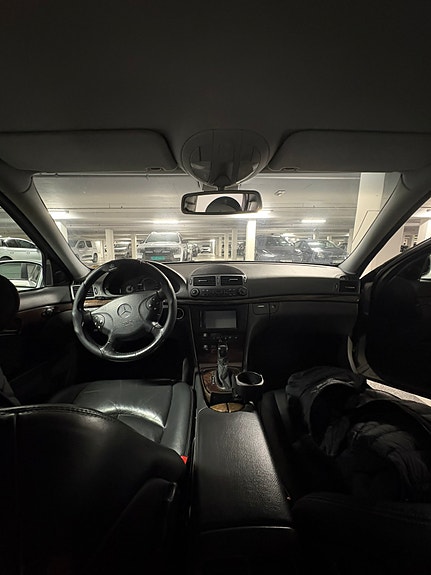 Mercedes-Benz E200 d 2 of 10