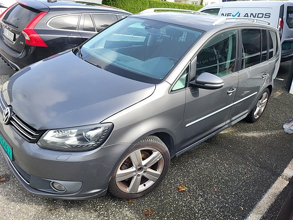 Volkswagen Touran 3 of 6