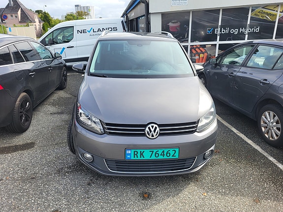Volkswagen Touran 2 of 6