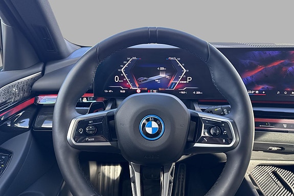 BMW i5 11 of 21