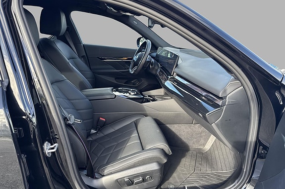 BMW i5 16 of 21