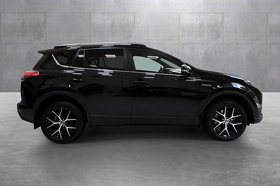 Toyota RAV4 5 of 24