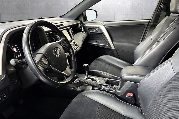 Toyota RAV4 8 of 24