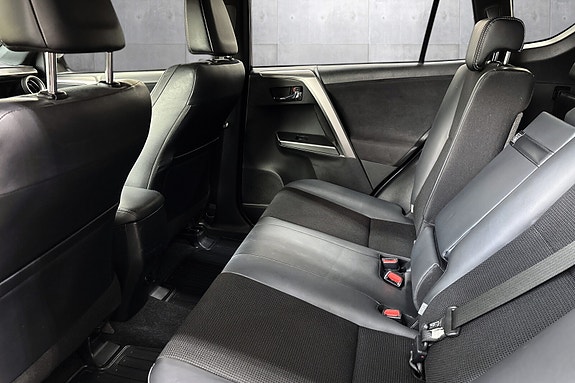 Toyota RAV4 13 of 24