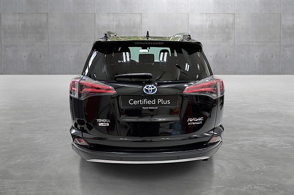 Toyota RAV4 3 of 24
