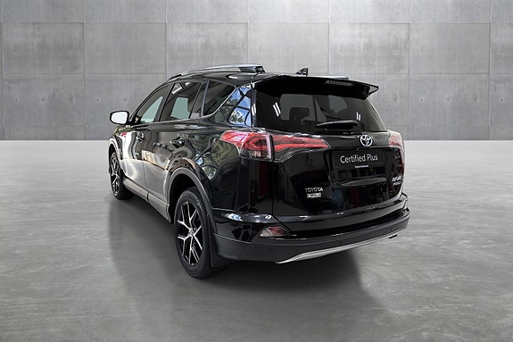 Toyota RAV4 2 of 24