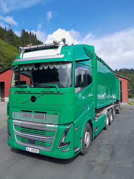 Volvo FH16 700 2 of 5