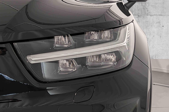 Volvo XC40 3 of 30