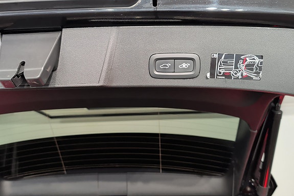 Volvo XC40 12 of 30