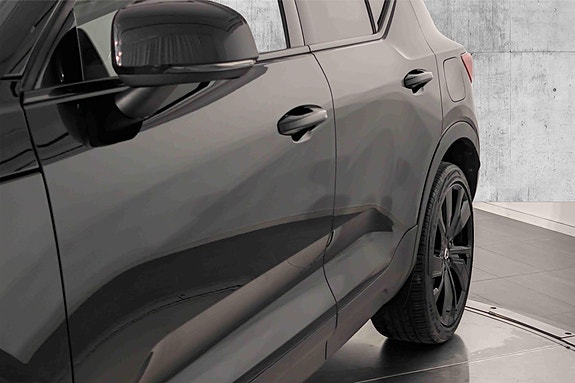 Volvo XC40 4 of 30