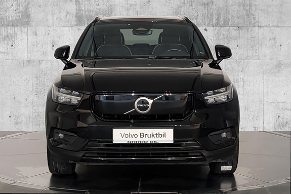 Volvo XC40 2 of 30