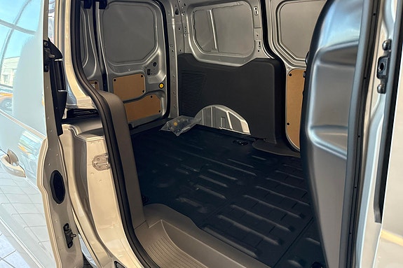 Ford Transit Connect 16 of 19