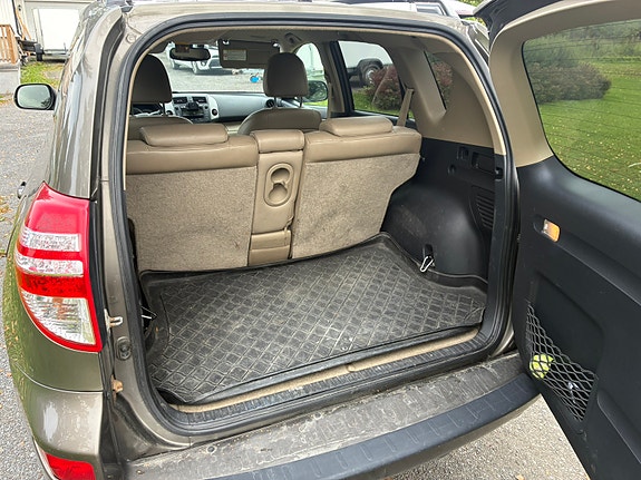 Toyota RAV4 5 of 11