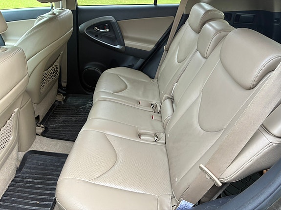 Toyota RAV4 6 of 11