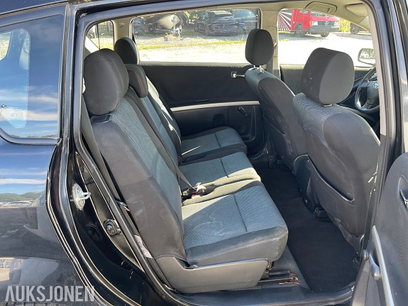 Toyota Corolla Verso 26 of 30