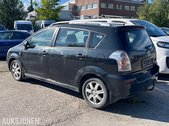 Toyota Corolla Verso 2 of 30