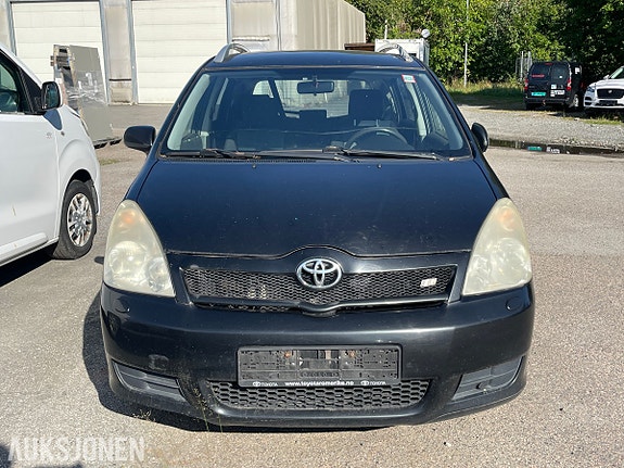 Toyota Corolla Verso 7 of 30