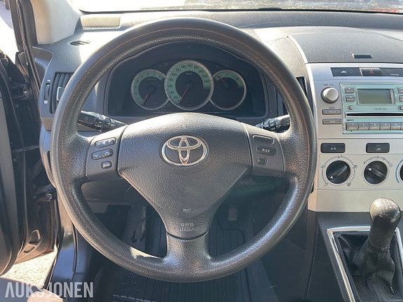Toyota Corolla Verso 12 of 30