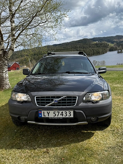 Volvo XC70 2 of 9