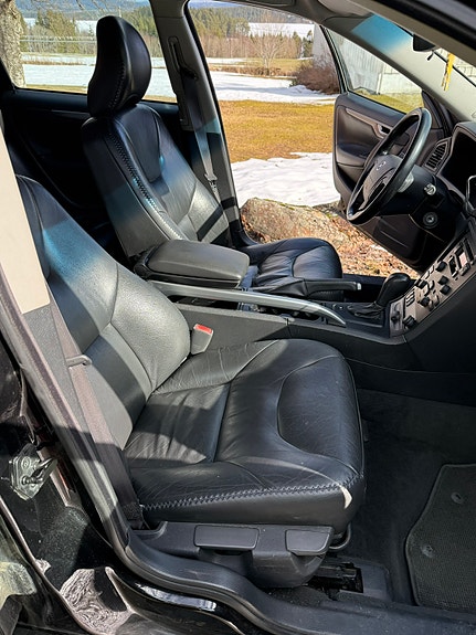 Volvo XC70 7 of 9