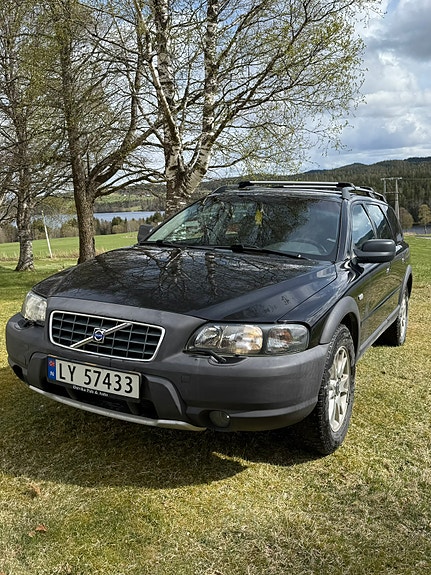 Volvo XC70 3 of 9