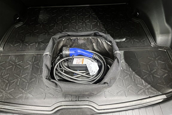 Toyota RAV4 Plug-in Hybrid 19 of 21
