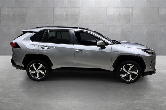 Toyota RAV4 Plug-in Hybrid 6 of 21
