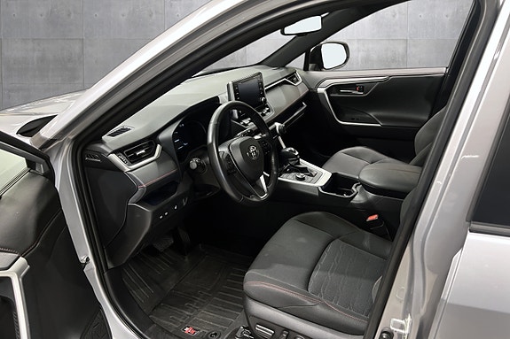 Toyota RAV4 Plug-in Hybrid 11 of 21