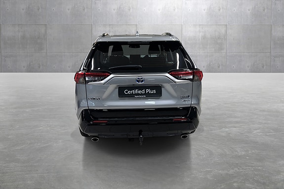 Toyota RAV4 Plug-in Hybrid 4 of 21