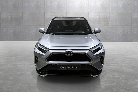 Toyota RAV4 Plug-in Hybrid 8 of 21