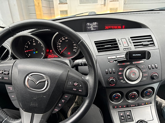 Mazda 3 4 of 7
