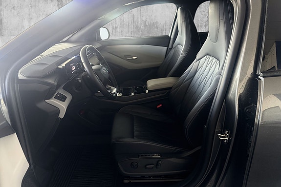 Ford Explorer 11 of 24
