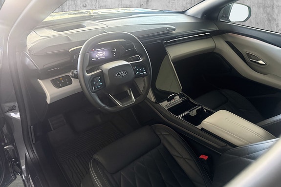 Ford Explorer 12 of 24