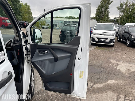 Ford Transit Custom 27 of 30