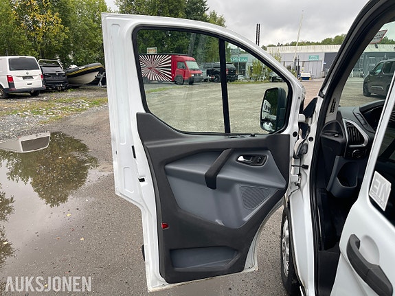 Ford Transit Custom 8 of 30