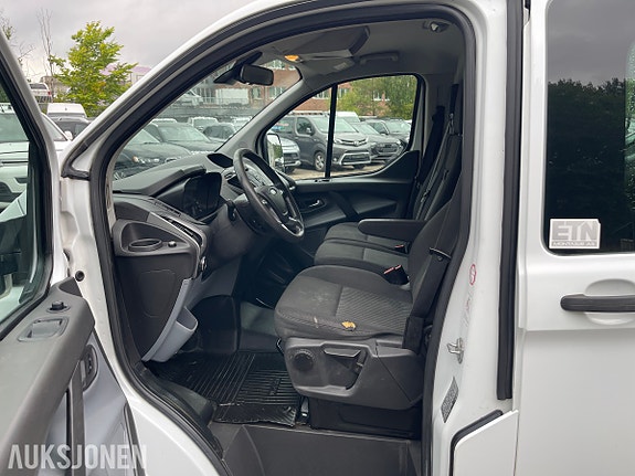 Ford Transit Custom 10 of 30