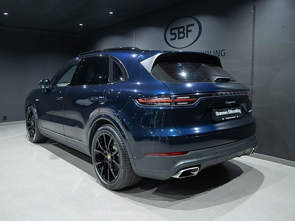 Porsche Cayenne 4 of 30