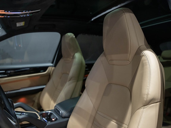 Porsche Cayenne 7 of 30