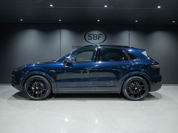 Porsche Cayenne 2 of 30
