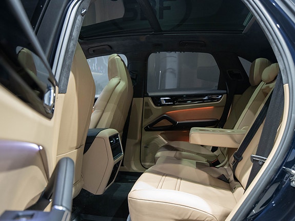 Porsche Cayenne 14 of 30