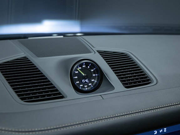 Porsche Cayenne 29 of 30