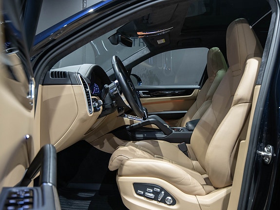 Porsche Cayenne 6 of 30