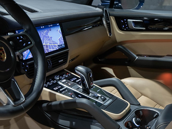 Porsche Cayenne 9 of 30
